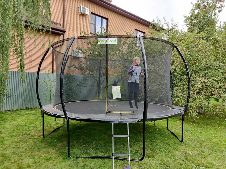Батут с защитной сеткой IgraGrad Premium 427 см (14 ft) Батут с защитной сеткой IgraGrad Premium 427 см (14 ft)