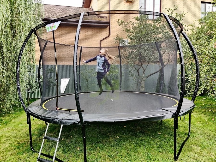 Батут с защитной сеткой IgraGrad Premium 427 см (14 ft) Батут с защитной сеткой IgraGrad Premium 427 см (14 ft)