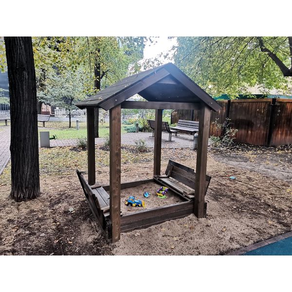 Серия P модель 1 – песочница с крышкой «трансформер» и теневым навесом Серия P модель 1 – песочница с крышкой «трансформер» и теневым навесом