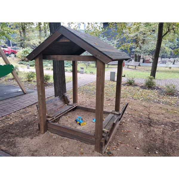 Серия P модель 1 – песочница с крышкой «трансформер» и теневым навесом Серия P модель 1 – песочница с крышкой «трансформер» и теневым навесом