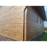 Облицовка фасада домов планкеном из древесины сибирской лиственницы 2000х90х20мм. с покрытием восковой лазурью цвет ‘орех’