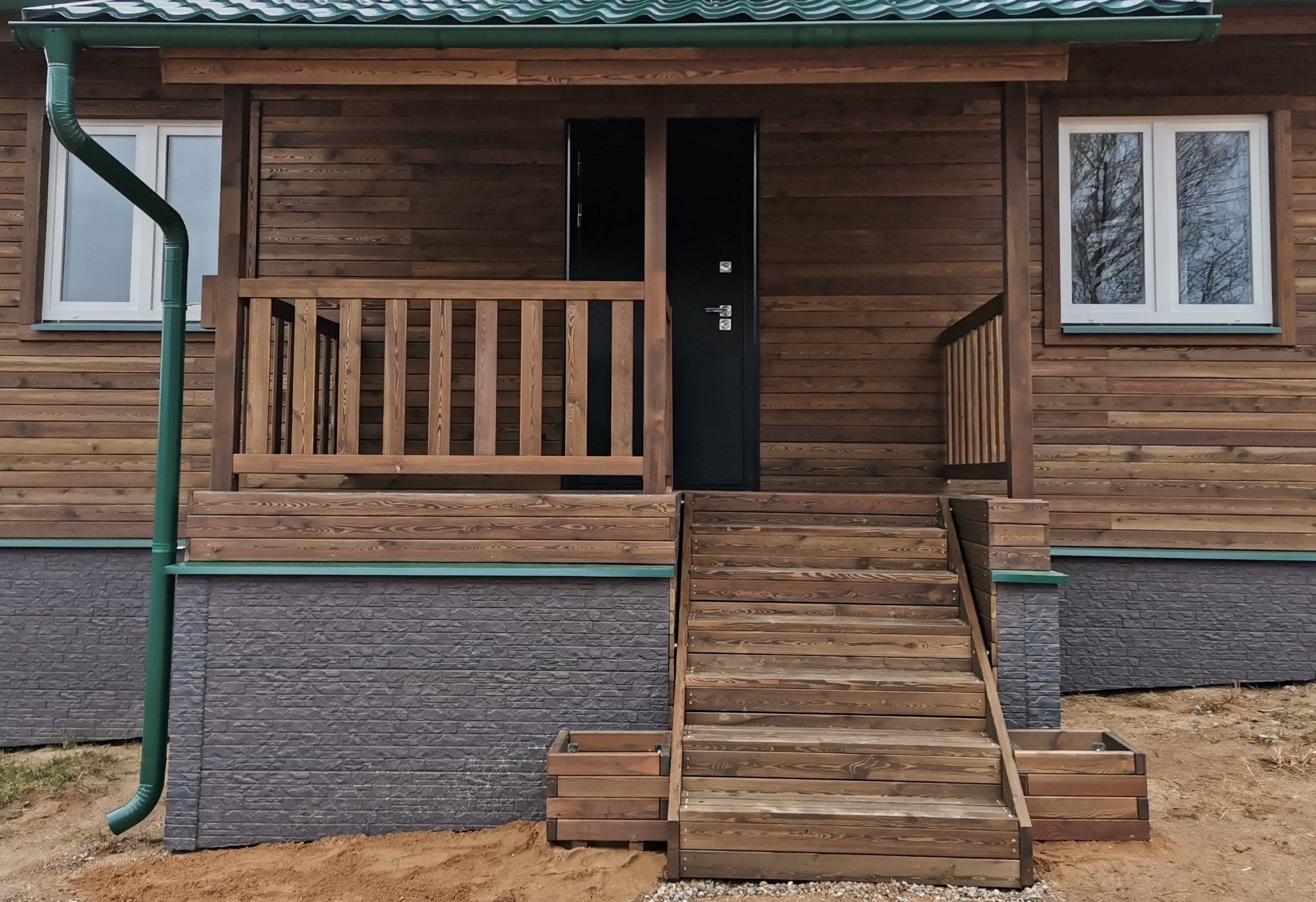 Ограждение для крыльца, веранды или террасы из древесины сибирской лиственницы